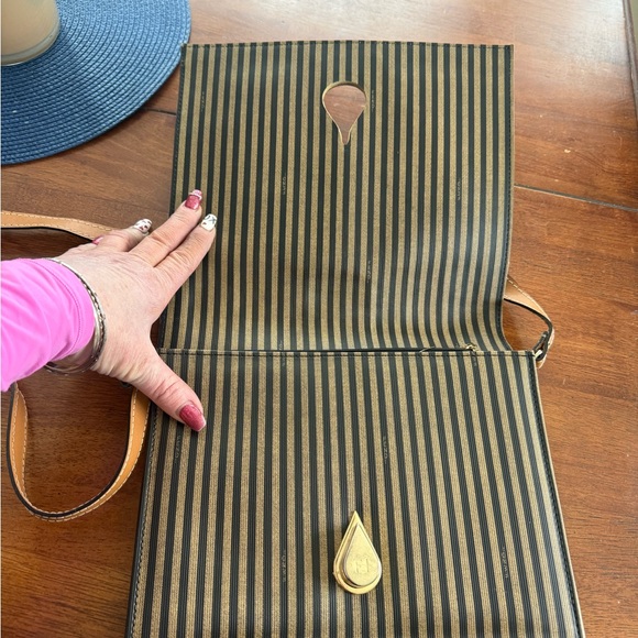 Beautiful Authentic Vintage Fendi Penguin Stripe Crossbody - Picture 10 of 16